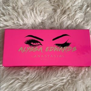 Anastasia Beceely Hills Alyssa Edwards palette